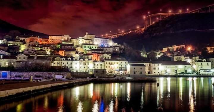 Apartmani Petar I Luka Bakar Exteriör bild