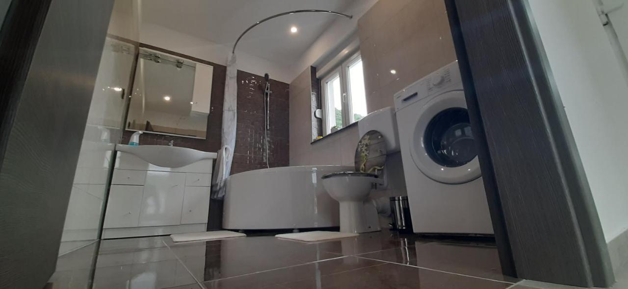 Apartmani Petar I Luka Bakar Exteriör bild