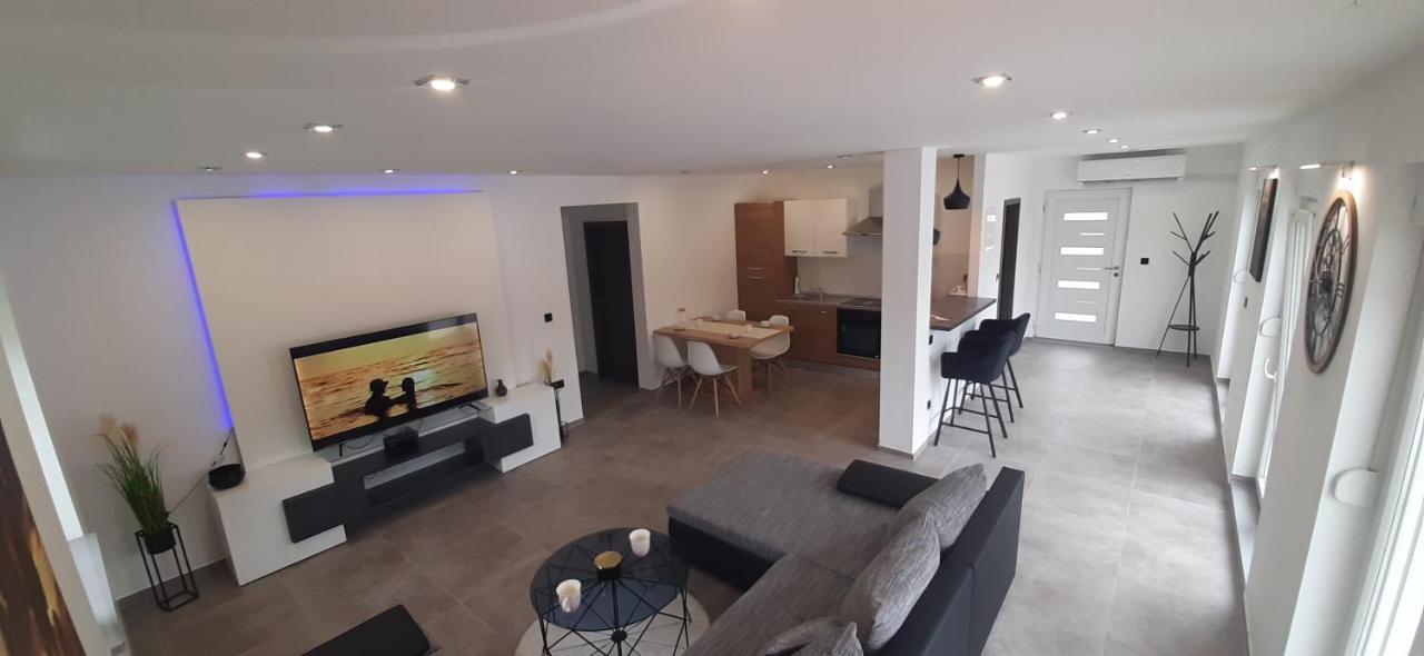 Apartmani Petar I Luka Bakar Exteriör bild