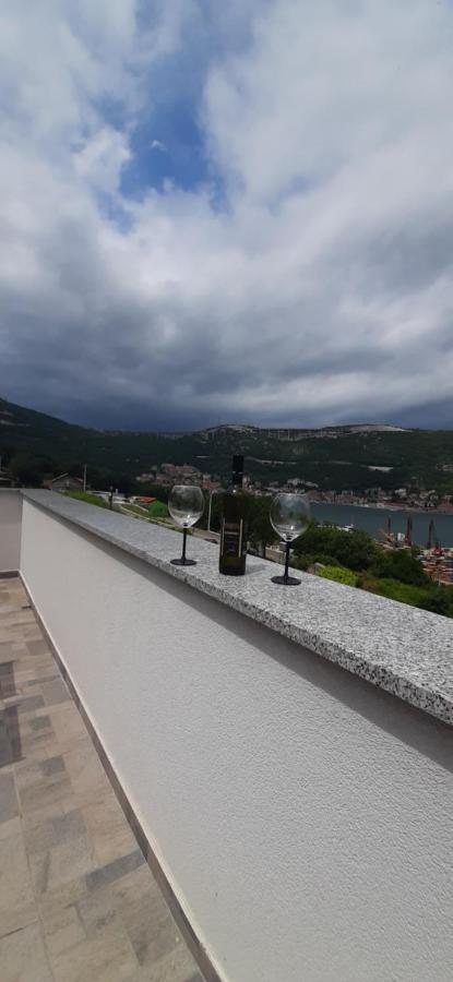 Apartmani Petar I Luka Bakar Exteriör bild