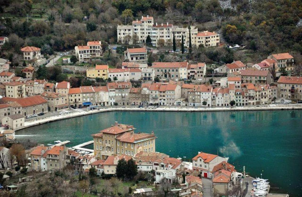 Apartmani Petar I Luka Bakar Exteriör bild