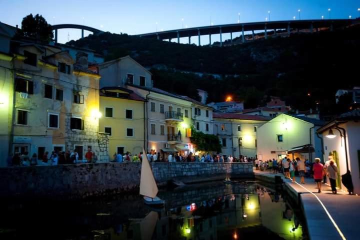Apartmani Petar I Luka Bakar Exteriör bild
