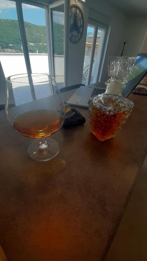 Apartmani Petar I Luka Bakar Exteriör bild
